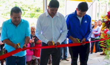Alcalde antorchista de Huitzilan inaugura gimnasio municipal