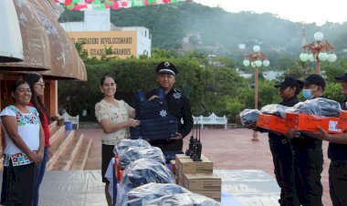 Reciben equipamiento policías de Tecomatlán, Puebla