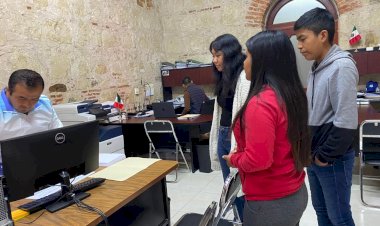 Estudiantes tlaxiaqueños presentan pliego petitorio al ayuntamiento