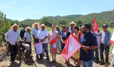 Lleva gobierno de Tecomatlán agua potable a Quicayán