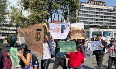 Antorchismo nacional marcha frente a la Embajada de Estados Unidos en México