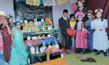 En Guanajuato recuerdan con ofrenda a Manuel Hernández Pasión