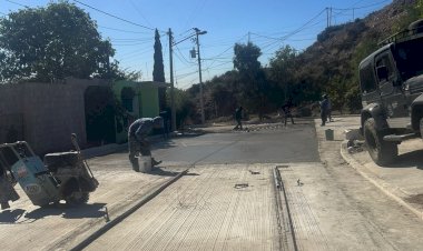 Reciben antorchistas obra de pavimentación en Tijuana
