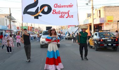 Con desfile invitan a aniversario de Balcones del Sur, Puebla