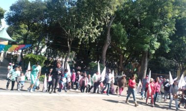 Antorchistas de Tlalpan se manifiestan afuera de la alcaldía