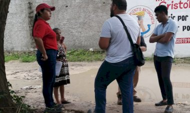 Funcionarios de la SEOP realizan un recorrido en la colonia Mártires Antorchistas de Chetumal