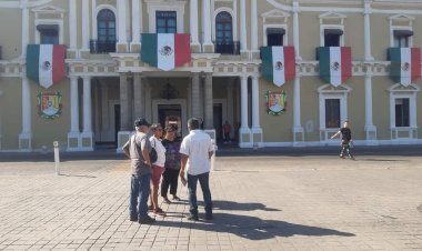 Antorchistas se reunen con autoridades estatales para resolver problemas de vivienda en Bahía de Banderas