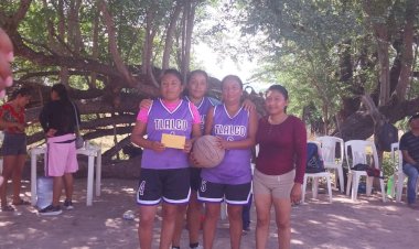 Premian a ganadores de torneo de basquetbol en Copalillo