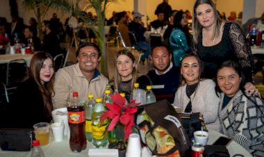 Antorcha Magisterial en Coahuila celebra fiestas decembrinas