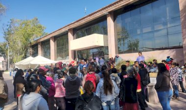 Antorchistas de Saltillo se manifiestan en presidencia municipal de Saltillo