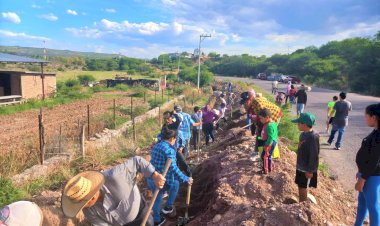 Edil de Valparaíso y antorchistas trabajan por mejoras comunitarias