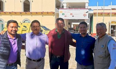 Se reúne alcalde de Bacalar con dirigentes antorchistas