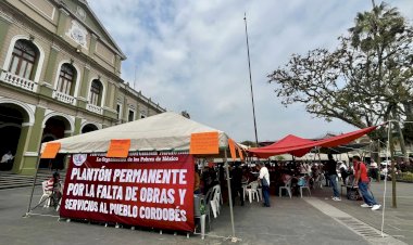 Instalan plantón antorchistas de Córdoba ante falta de obras públicas