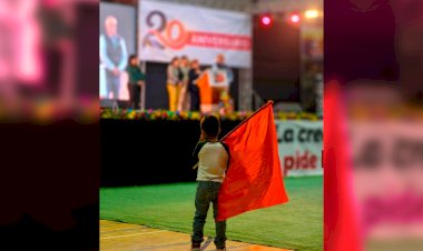 Bajacalifornianos celebran 20 años de progreso con Antorcha