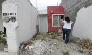 Familias de Chihuahua ven en casas abandonadas opción de vivienda