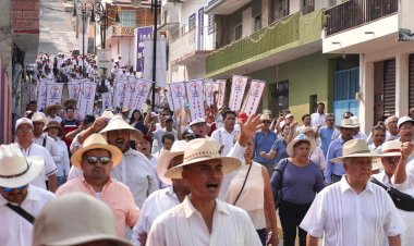 Miles de antorchistas conmemoramos a nuestros mártires en Tecomatlán