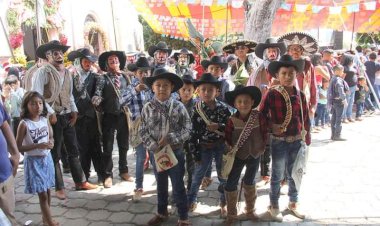 Danzantes de Zumpahuacán exaltan trabajo cultural de Antorcha
