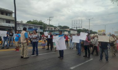 Más de 10 colonias sin agua en Matacocuite; Grupo Mas ignora peticiones