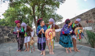 Concurso de danzas tradicionales, expresión de resistencia