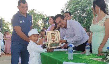 Celebran graduación alumnos de escuelas antorchistas de Chetumal
