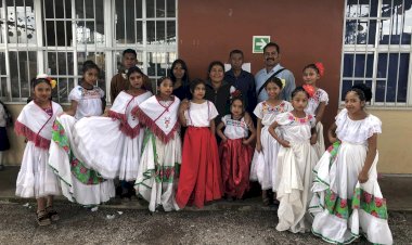 Surge en la Montaña grupo infantil de danza folclórica Lomazóyatl