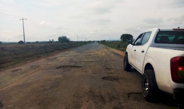 El riesgo de circular por las carreteras destruidas