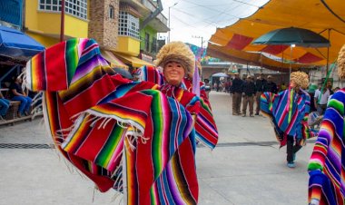 Desfile de inicio de la #FeriaHuitzilan2024