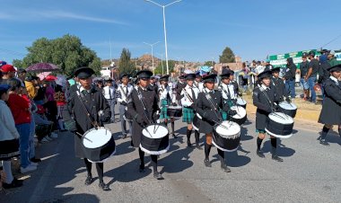 Cobaez Trancoso presente en el desfile municipal