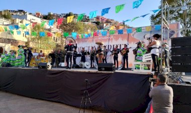 Los “nacionales” honran al “Charro cantor”, Jorge Negrete, en Guanajuato