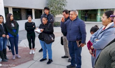 Alumnos y docentes protestan en Secretaría de Educación de Durango