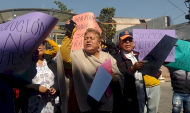 Protestan comerciantes antorchistas contra el director de Plazas y Mercados