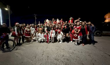 Celebra IESIZ caravana navideña en San Pedro