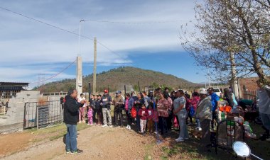 Inauguran luz eléctrica en la colonia La Antorcha de Pátzcuaro