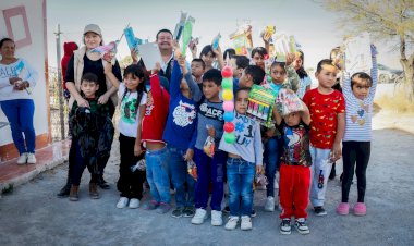 Antorcha entrega juguetes en comunidades rurales de Parras, Coahuila