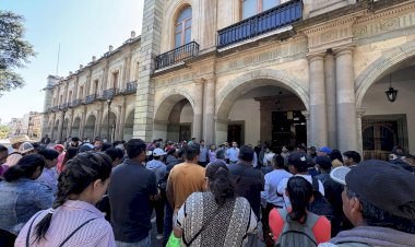 Oaxaqueños exigen a su gobernador atención a carencias sociales