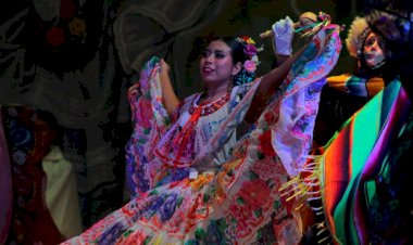 Chiapanecos emocionan en Tecomatlán con danza de la Fiesta grande