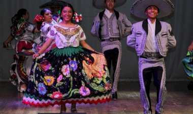 Ovacionan Gala Cultural del Movimiento Antorchista en Nicolás Romero