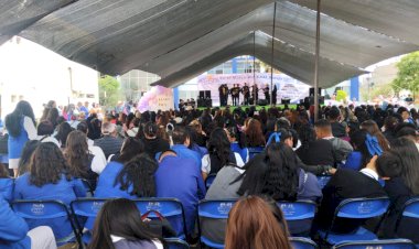 Festejan normalistas a las madres en el XXXI aniversario de la ENIMA