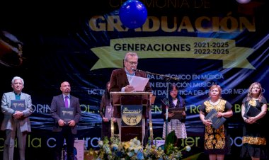 La Escuela de Bellas Artes de Ixtapaluca celebró la graduación de 20 egresados de carreras artísticas