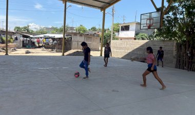 Pese a carencias, buscan jóvenes espacio en Telebachillerato de Apalani