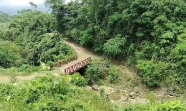 Denuncian que viven sin infraestructura carretera en Amatán