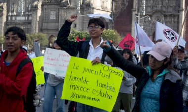 Más libros, menos persecución: estudiantes de Oaxaca en “la mañanera”