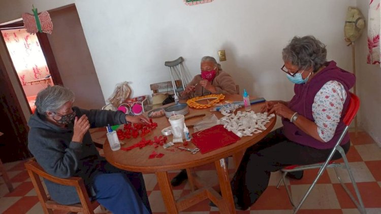 Crean taller de manualidades para adultos mayores - Movimiento Antorchista  Nacional